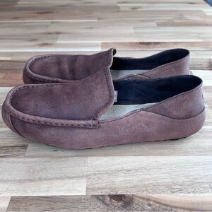UGG Men’s slip ons leather loafers 9